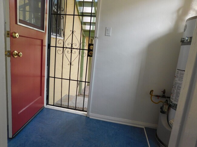 Building Photo - Sunset Drive, 4363-4377