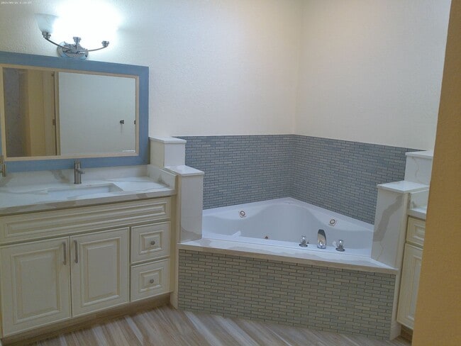 Building Photo - Stunning Lake Havasu Rental 4 BR/ 3BA Pool Home Backing to Park