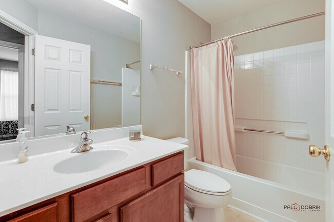 Building Photo - 921 Summit Creek Dr