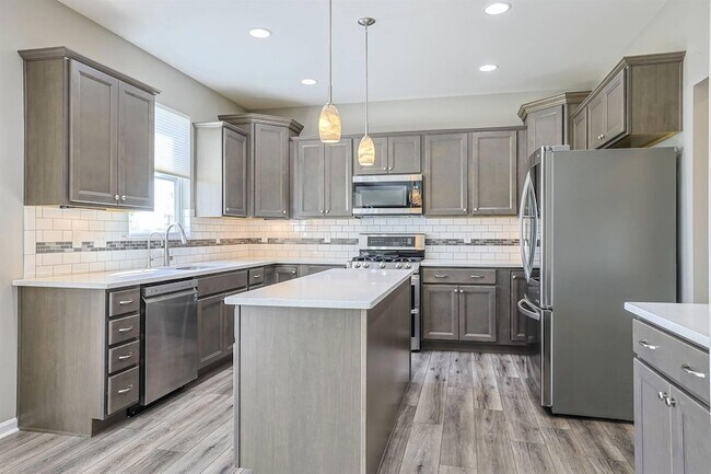 Building Photo - 6545 Cannondale Dr