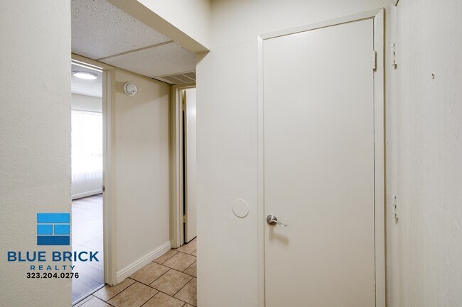 Building Photo - 451 S Harvard Blvd
