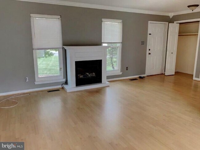 Building Photo - 2321 Bedfordshire Cir