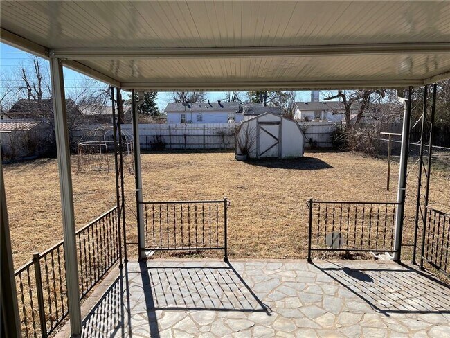 Building Photo - 3902 SE 10th Pl