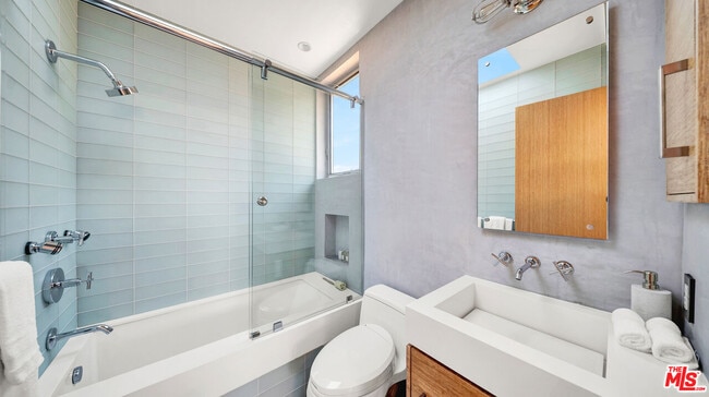 Building Photo - 2915 Tuna Canyon Rd