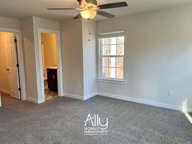 Building Photo - 6 Barkley Ln