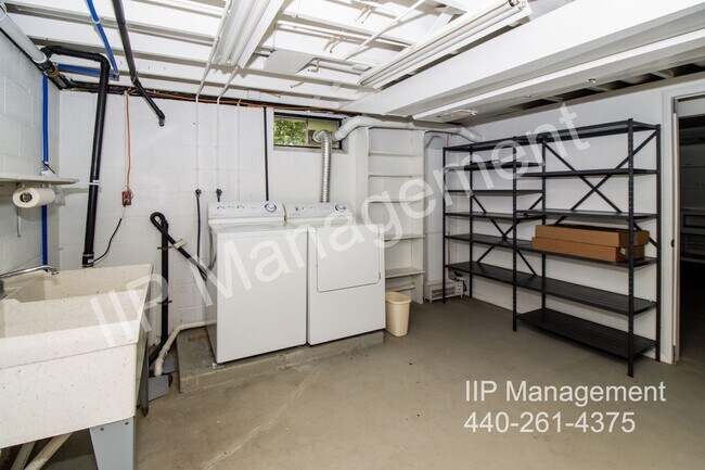 Building Photo - 10247 Danvers Dr