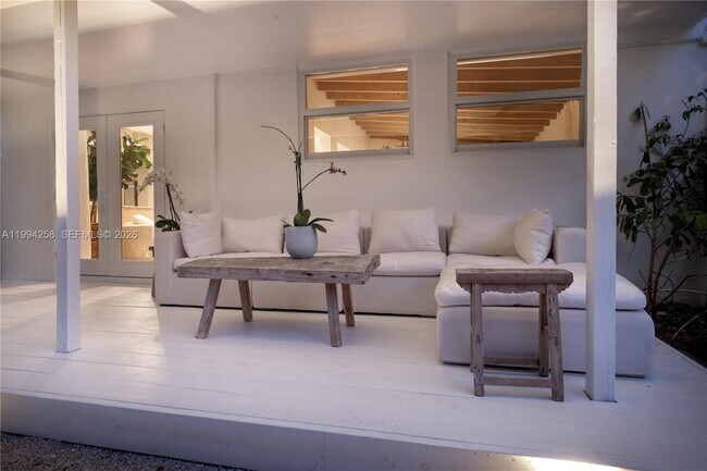 Building Photo - 3138 SW 15th St