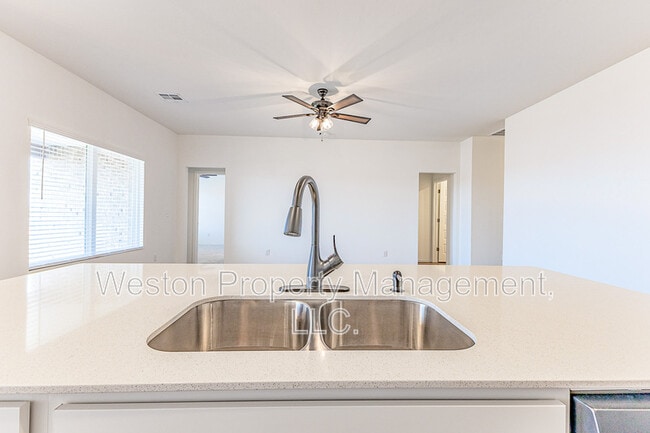 Building Photo - 5901 Bradford Pear Ln