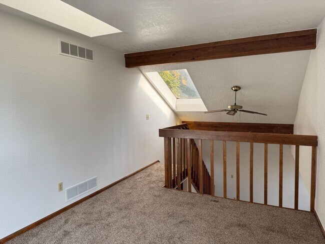 Building Photo - 6227 Willow Ln