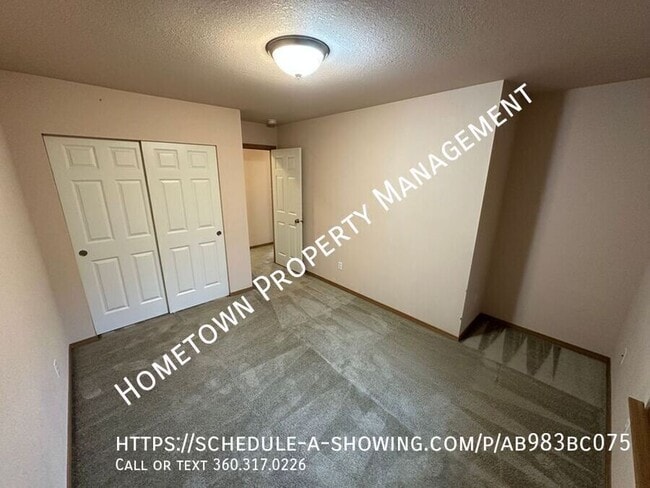 Building Photo - 9420 Fairhill Dr NE