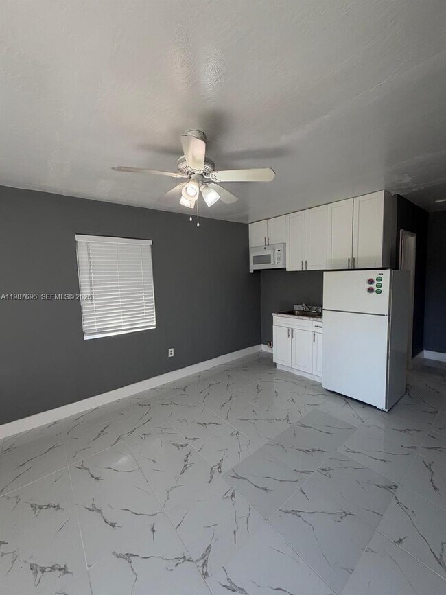 Building Photo - 16200 NE 19th Pl