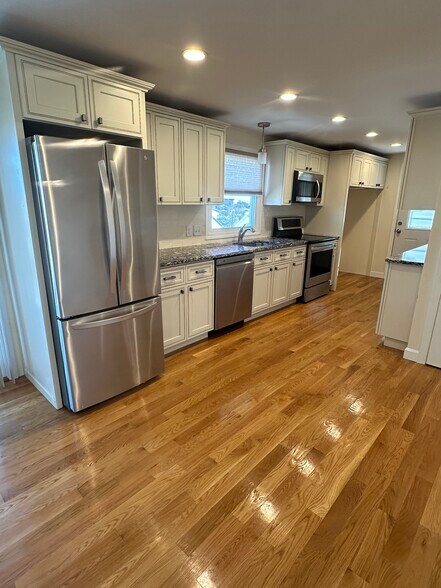 Building Photo - 48 Hauman St