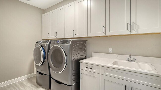 Building Photo - 16905 Sweetwater Village Dr