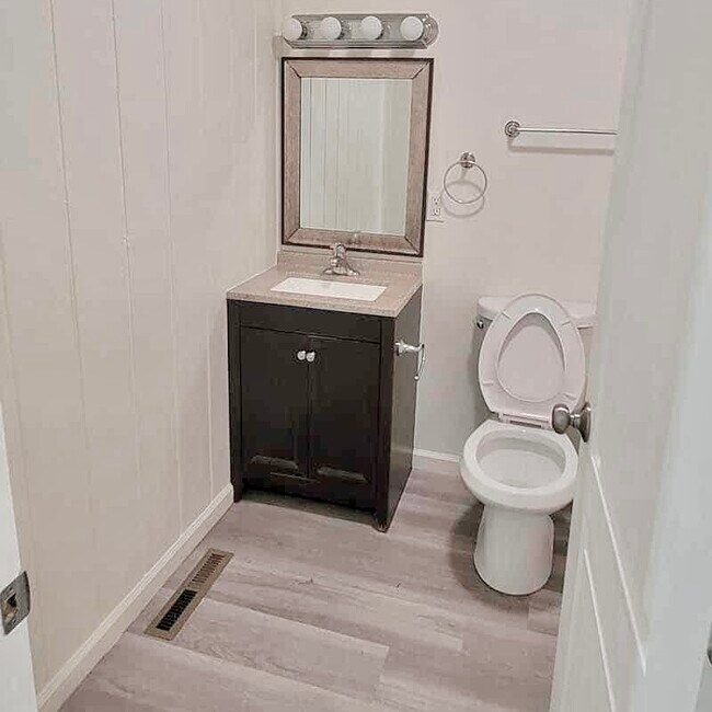 Building Photo - 2407 Carrelton Dr