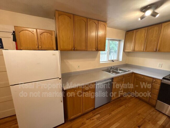 Building Photo - 1405 Halleck St