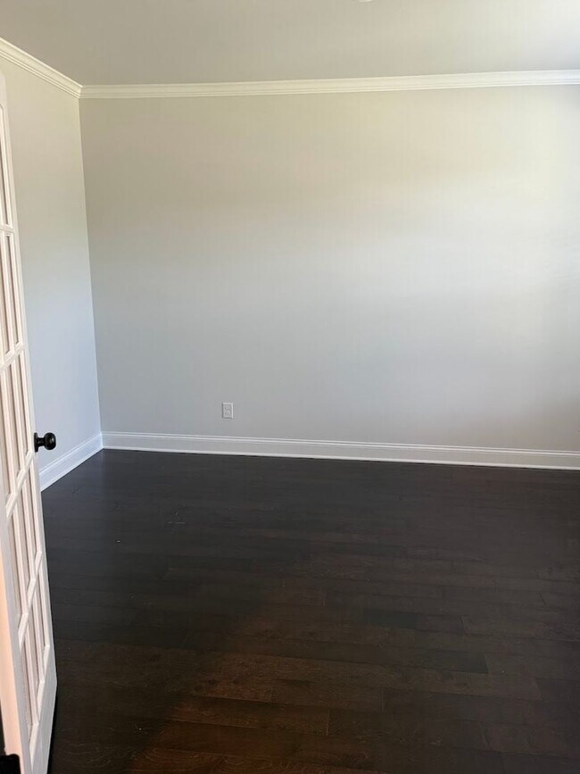 Building Photo - Spacious 5BR House in Buford