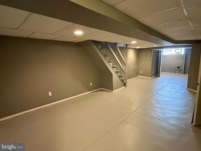 Building Photo - 1716 W Nedro Ave