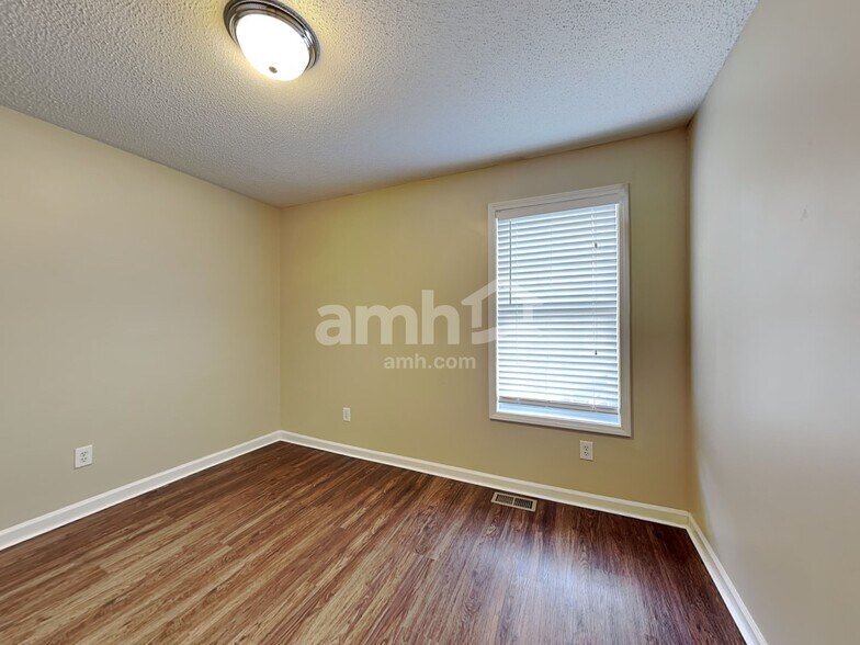 Building Photo - 276 Tanglewood Dr