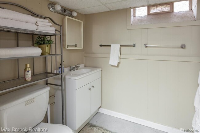 Building Photo - 1997 Henrietta St