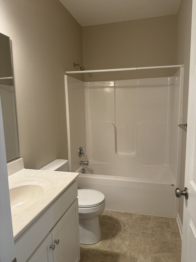 Building Photo - 3604 Hickory Neck Blvd