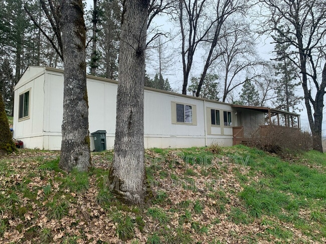 Building Photo - 4620 Redwood Ave