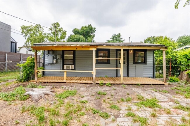 Building Photo - 1902 Pasadena Dr