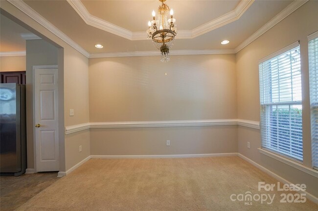Building Photo - 6021 Queens Walk Ct