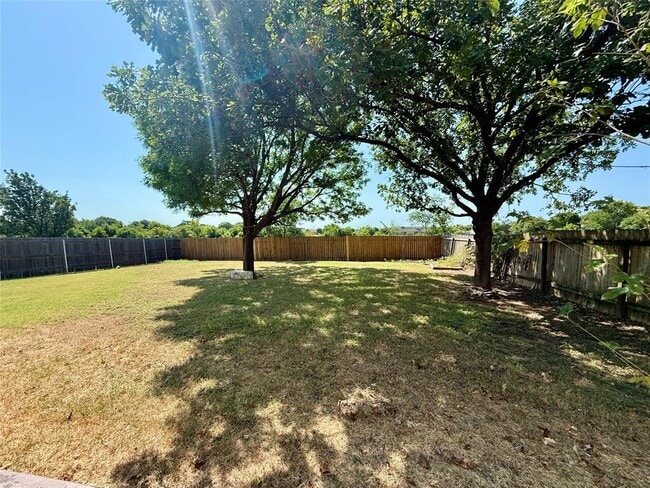Building Photo - 1531 Arusha St