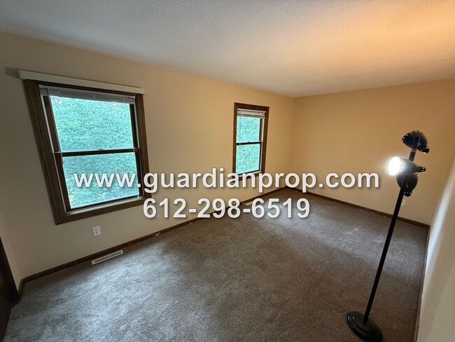 Building Photo - Townhouse Overlooking Pond Available Now, ...