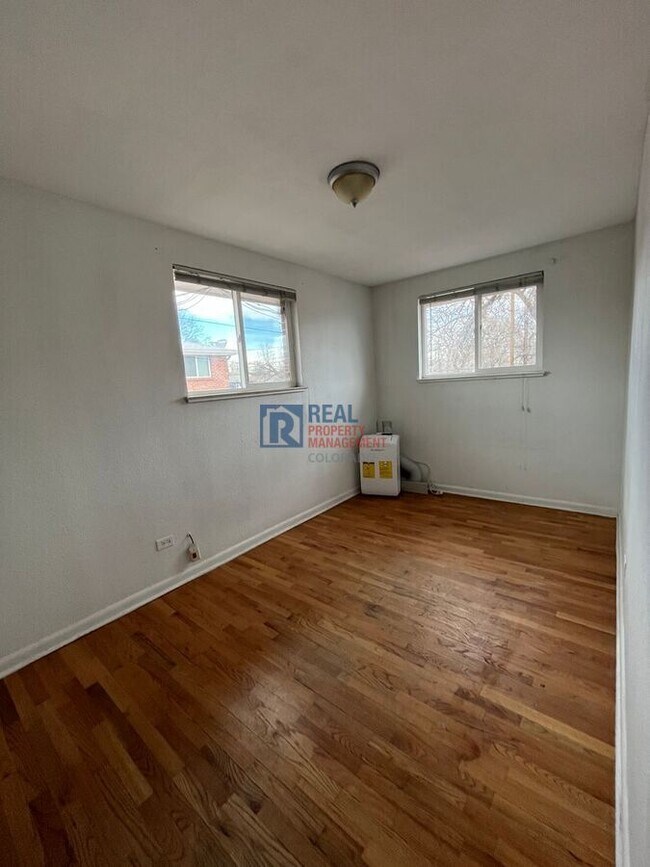 Building Photo - 5345 W 3rd Pl