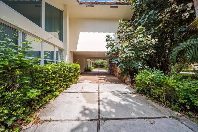 Building Photo - 4020 NW 101st Dr