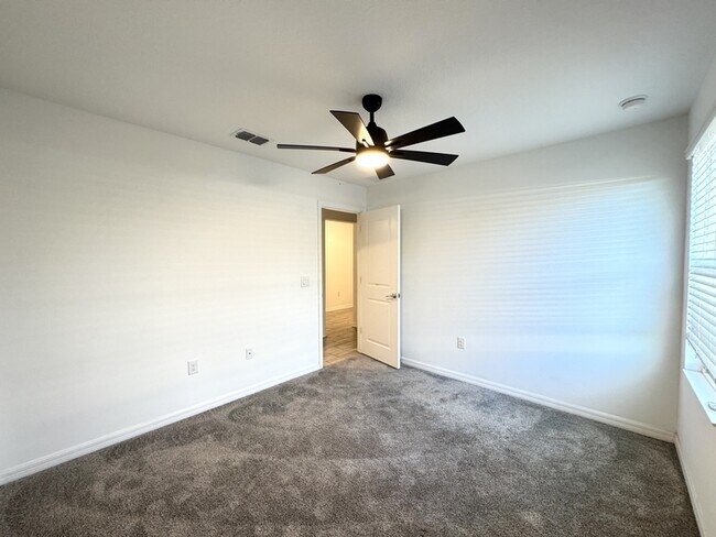 Building Photo - 5442 Limestone St