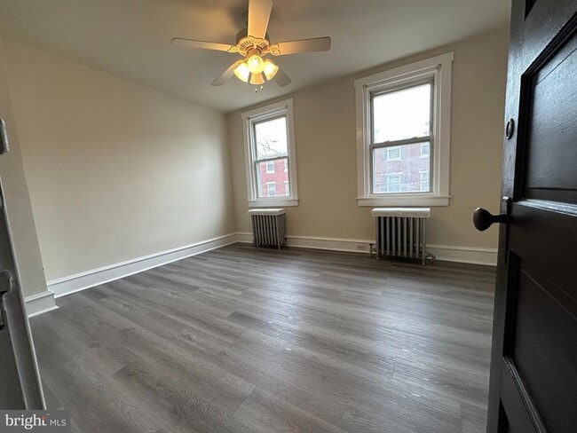 Building Photo - 2525 1/2 Edgemont Street Unit