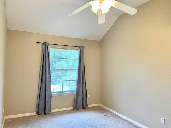 Building Photo - 8028 Bottlebrush Dr