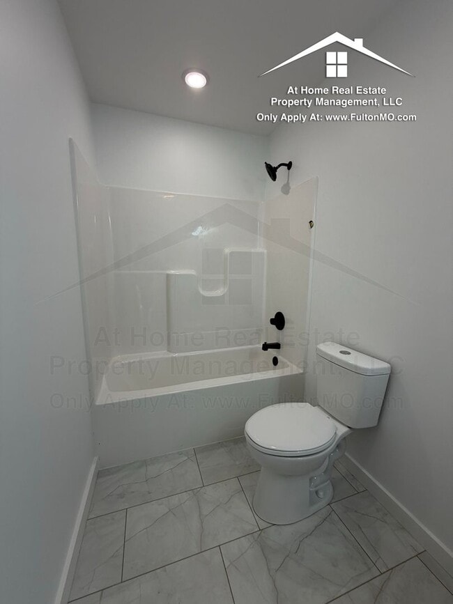 Building Photo - 508 E 8th St