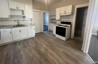 Building Photo - 93 Malcolm Ave