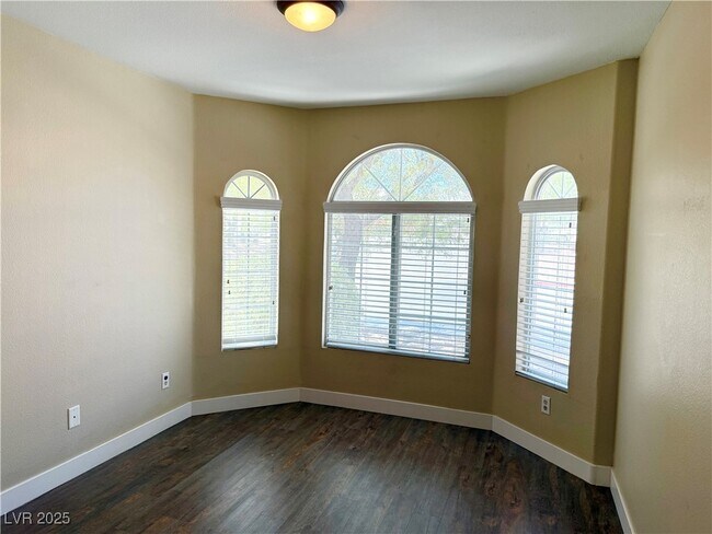 Building Photo - 820 Binbrook Dr