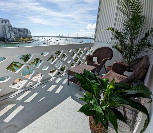 Balcony with gorgeous view - 20 Island Ave