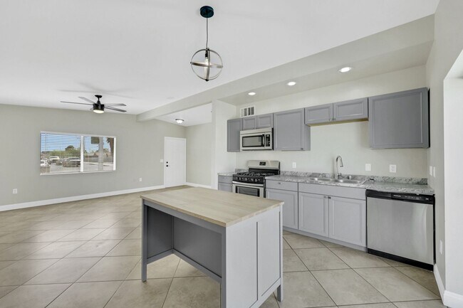 Building Photo - Remodeled 3 Bedroom