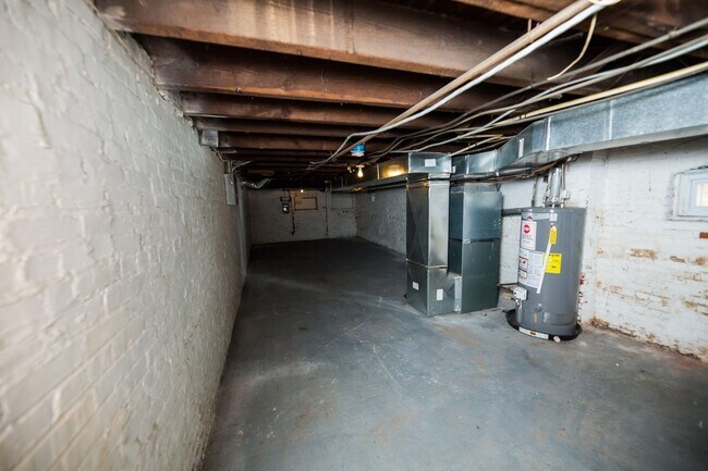 Building Photo - Charles Village 3bd/1.5ba Rowhome w/ W/D & A/C! --Available 8/14