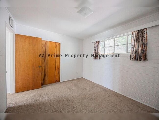 Building Photo - 530 W 15th St