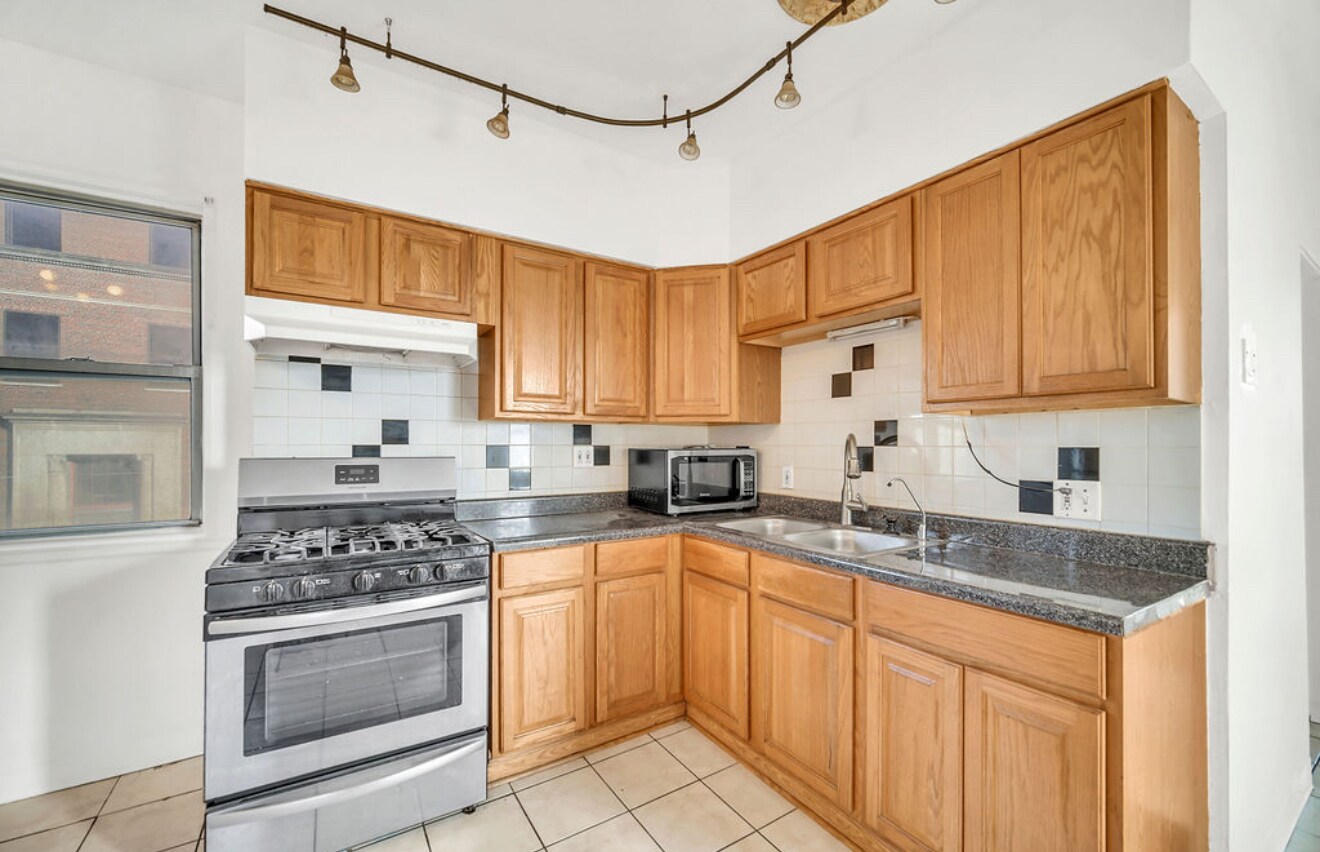 Building Photo - 2258 N Central Ave