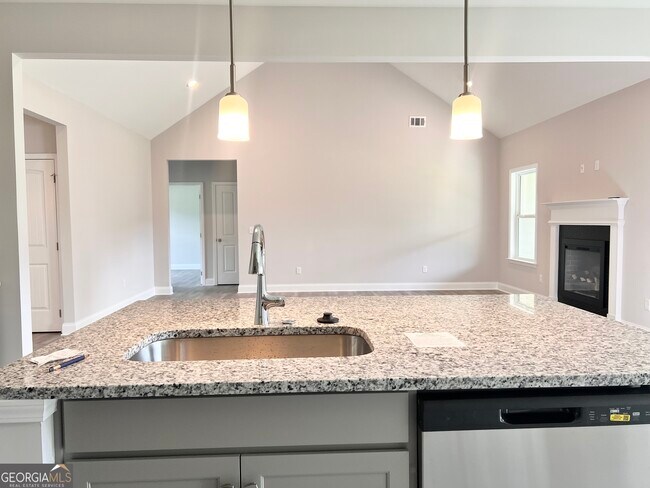 Building Photo - 8024 English Ivy Ct