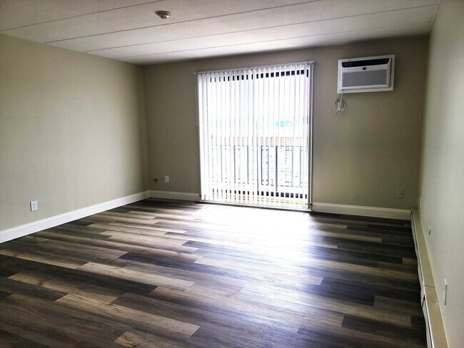 Building Photo - 576 Washington St