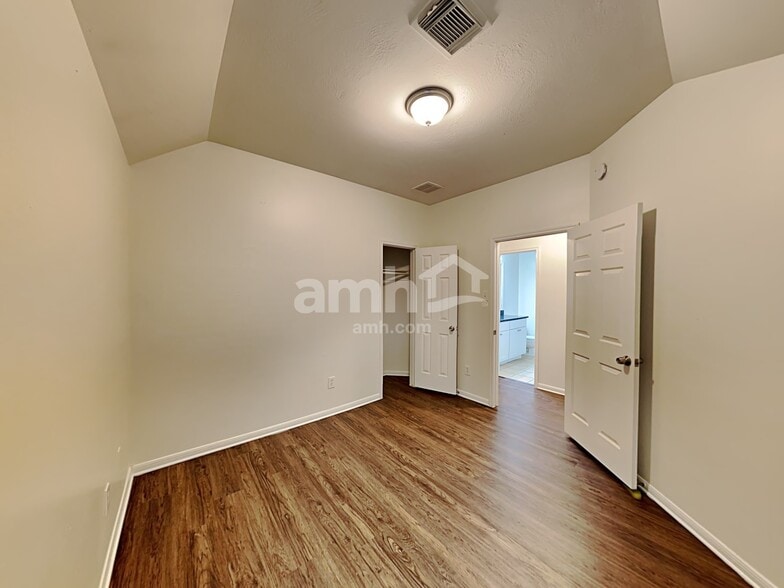 Building Photo - 15207 Henderson Point Dr