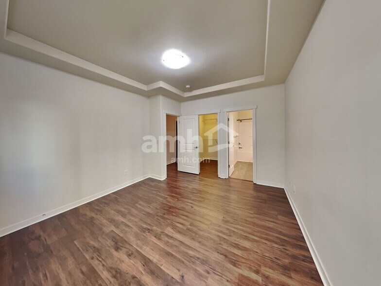 Building Photo - 7337 Rainier Dr