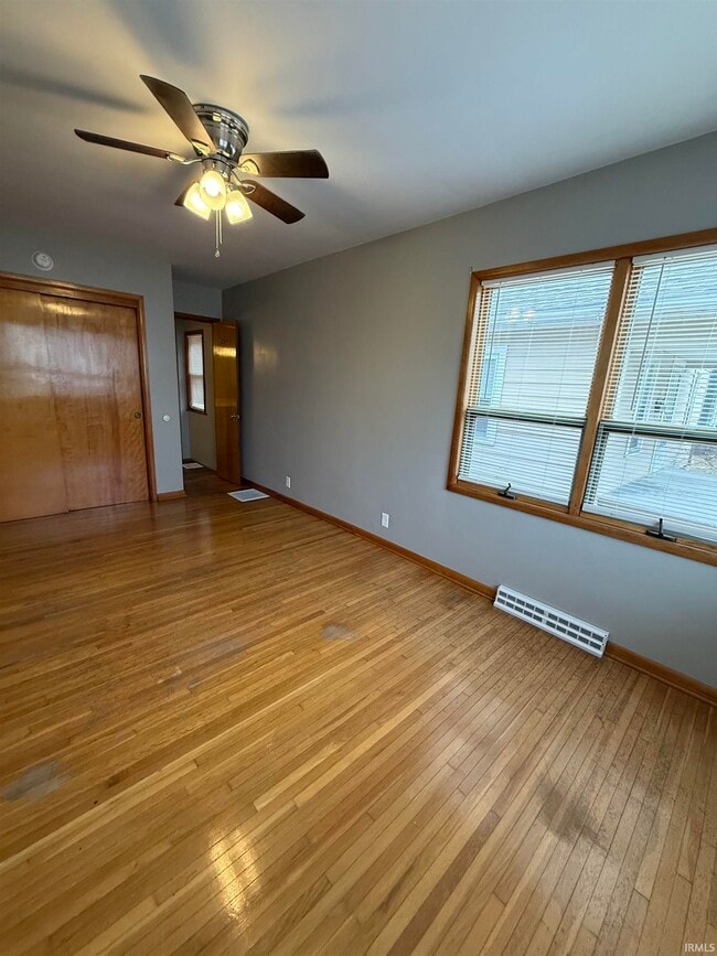 Building Photo - 1333 Hart St