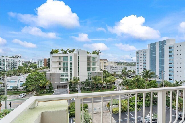 Building Photo - 10350 W Bay Harbor Dr