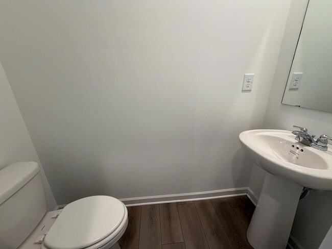 Building Photo - 214 Kinship Dr