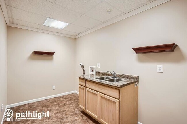 Building Photo - 4 br, 2.5 bath House - 142 Piedmont Ln UNIT